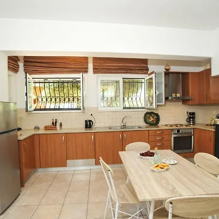 Romantic Corner Maisonette Apartment